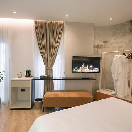 Boulevard Boutique Hotel *